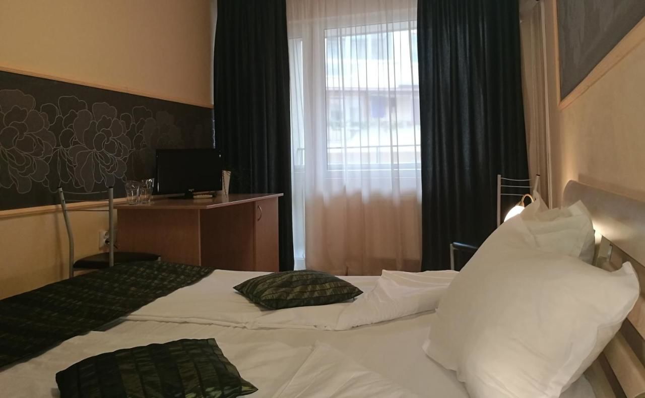 Отель Hotel Sorbona Варна-18