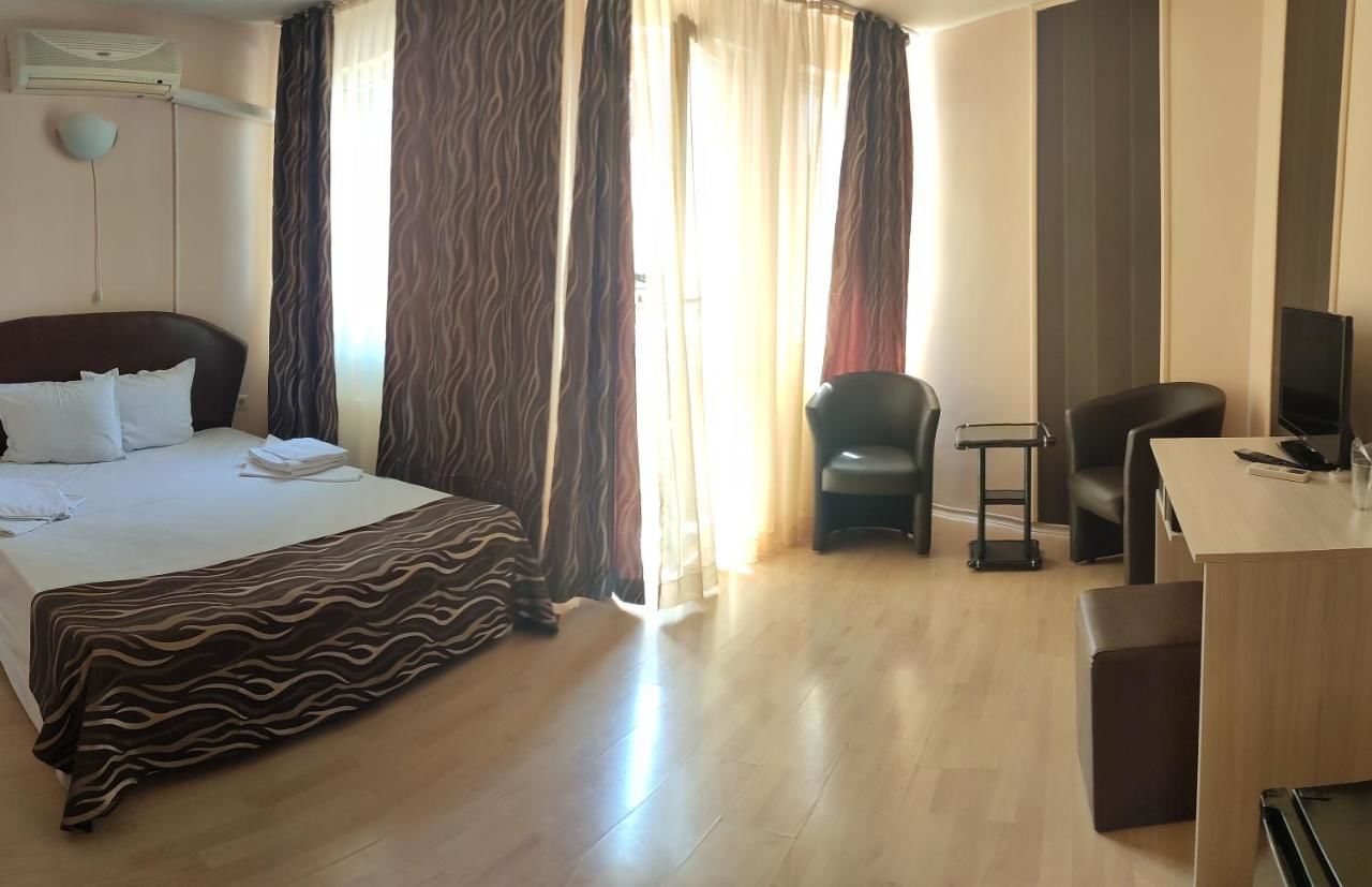 Отель Hotel Sorbona Варна-7
